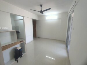 Room in 2 BHK Apartment at Kohinoor Zen Estate, Kharadi – for Rent