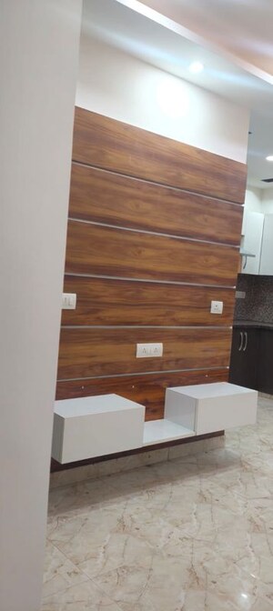 Furnished Amenities in 2.5 BHK Builder Floor at Raj Nagar Extension – for Sale