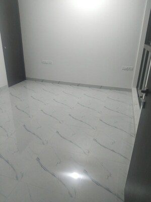 Room in 2 BHK Apartment at Raymond Realty Phase II, Pokhran Road No Two – for Rent