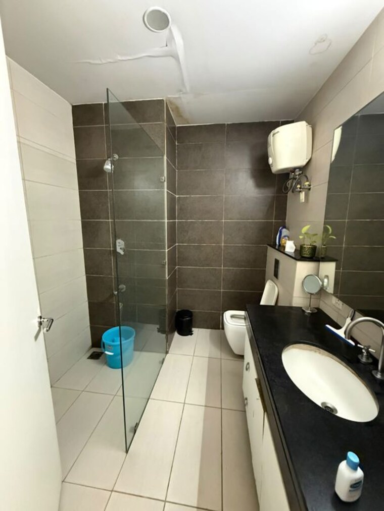 Bathroom, ireo-the-grand-arch 2 Bedroom 1635 Sq.Ft. Apartment In Sector 58 Gurgaon 10455305