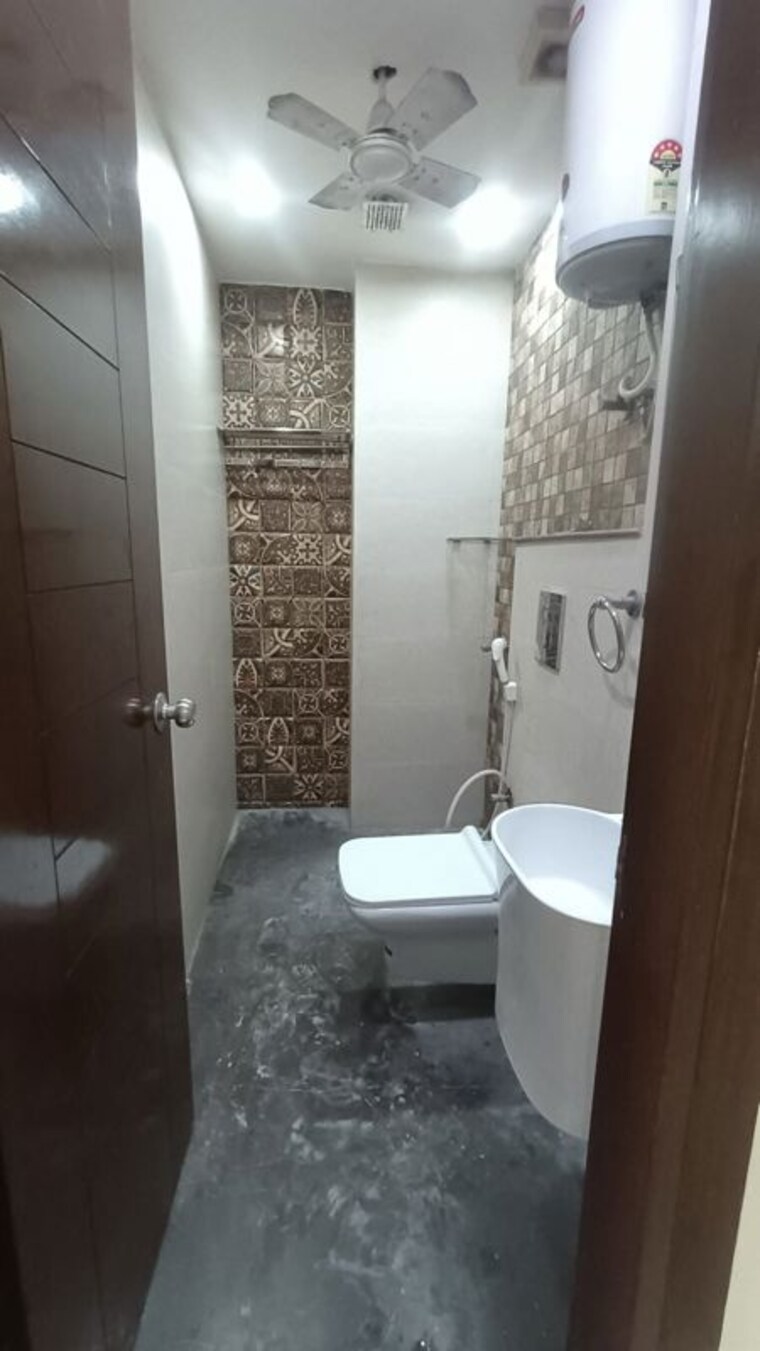 Bathroom, saket 3 Bedroom 125 Sq.Yd. Builder Floor In Saket Delhi 10455308