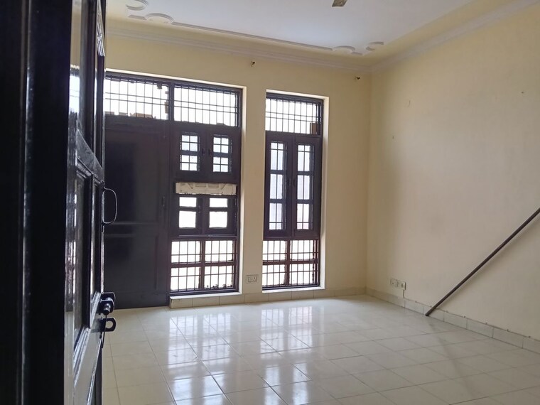 Room, sector 23 3 Bedroom 2000 Sq.Ft. Villa In Sector 23 Gurgaon 10455388