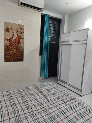 Room in 1 BHK Independent House at Sector 30 – for Rent