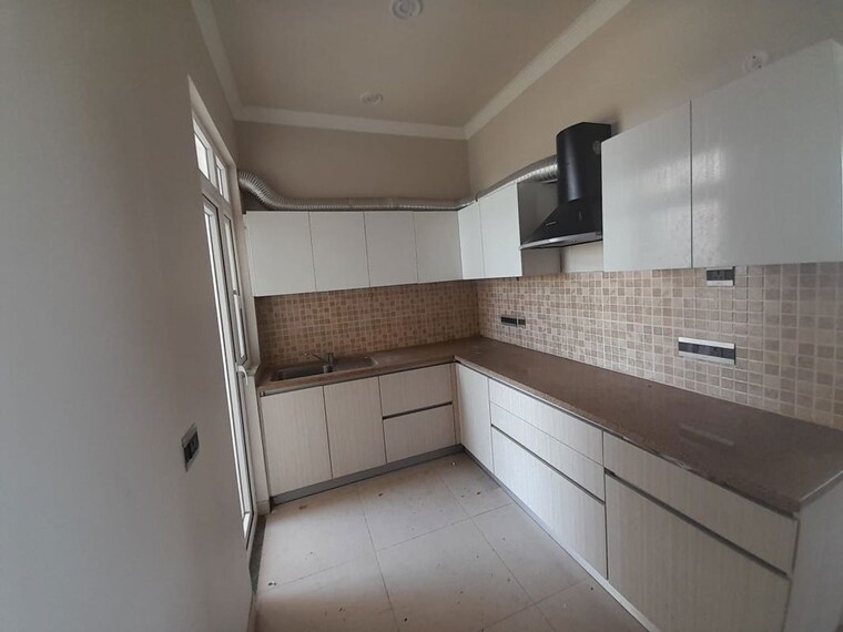 Kitchen, central-park-flower-valley 2.5 Bedroom 1093 Sq.Ft. Builder Floor In Sohna Sector 33 Gurgaon 10455383