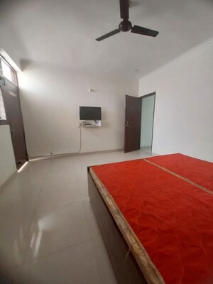 Room in 1 BHK Builder Floor at Mohyal Colony – for Rent