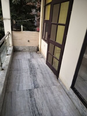 Balcony in 1 BHK Builder Floor at Sector 40 – for Rent