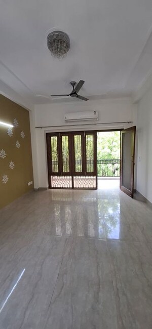 Room in 3 BHK Builder Floor at Kalkaji – for Rent