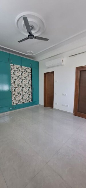 Room in 3 BHK Builder Floor at Kalkaji – for Rent