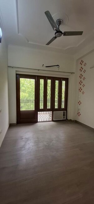 Room in 3 BHK Builder Floor at Kalkaji – for Rent