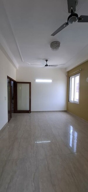 Room in 3 BHK Builder Floor at Kalkaji – for Rent