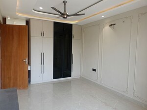 Building Lobby in 4 BHK Builder Floor at BPTP Park Central, Sector 85 – for Sale