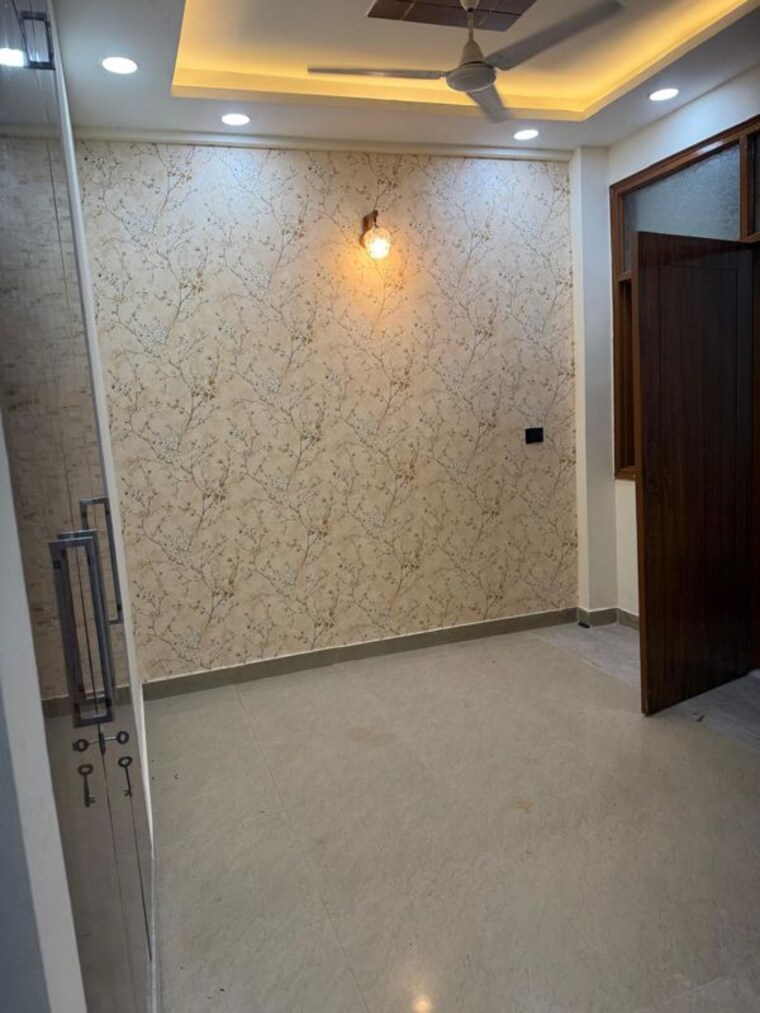 Room, govindpuri 3 Bedroom 95 Sq.Yd. Builder Floor In Govindpuri Delhi 10455509