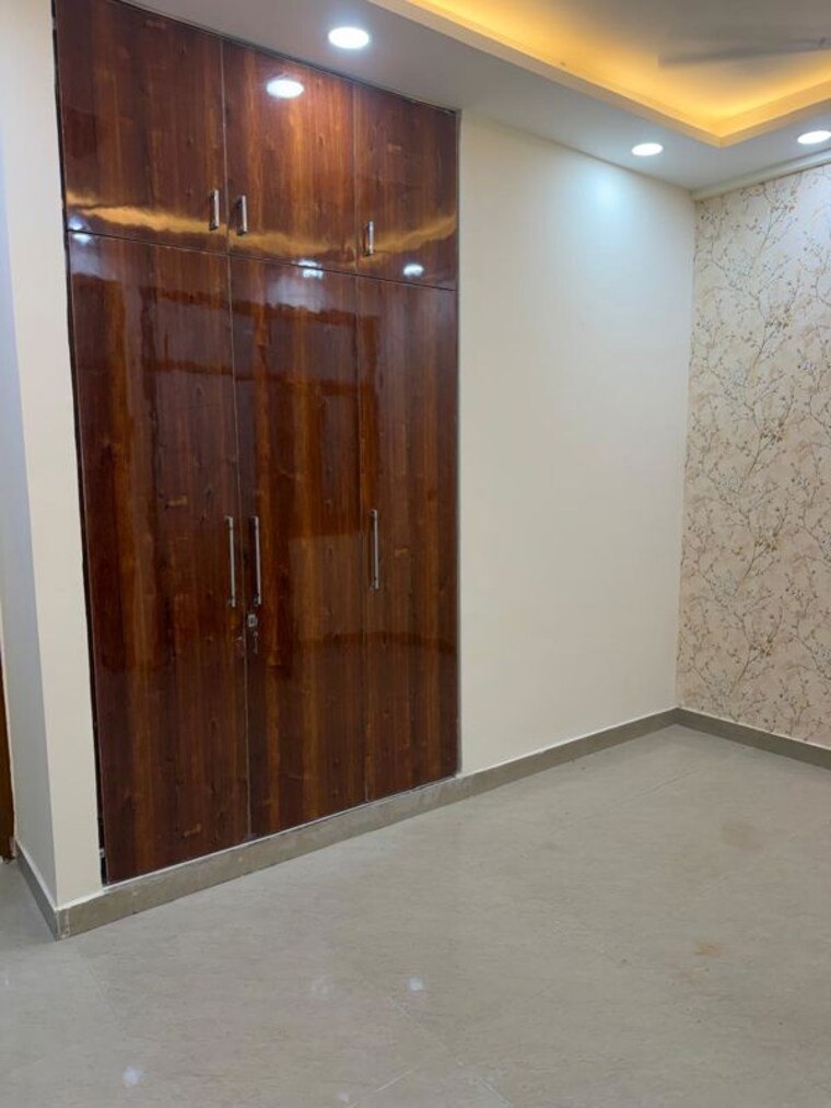 Room, govindpuri 3 Bedroom 95 Sq.Yd. Builder Floor In Govindpuri Delhi 10455509