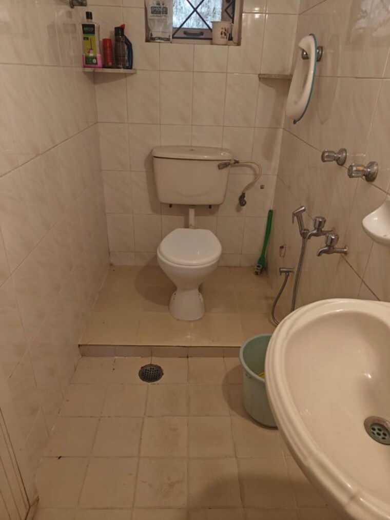 Bathroom, caranzalem 2 Bedroom 1000 Sq.Ft. Apartment In Caranzalem Goa 10455533