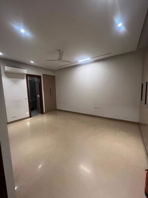 Room in 4 BHK Builder Floor at Kailash Colony – for Rent