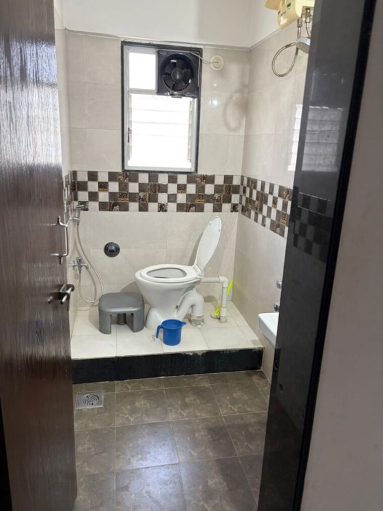 Bathroom, pratham-apartments-baner 2 Bedroom 1000 Sq.Ft. Apartment In Baner Pune 10455585