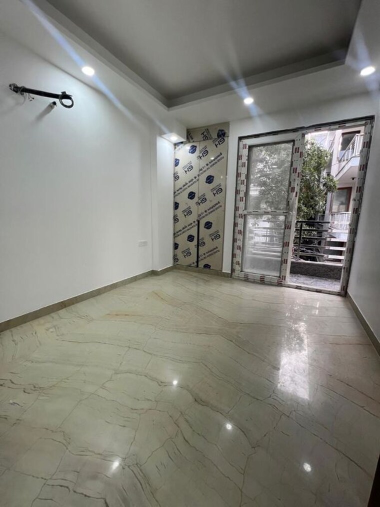 Room, vasant kunj enclave 2 Bedroom 85 Sq.Yd. Builder Floor In Vasant Kunj Enclave Delhi 10455573