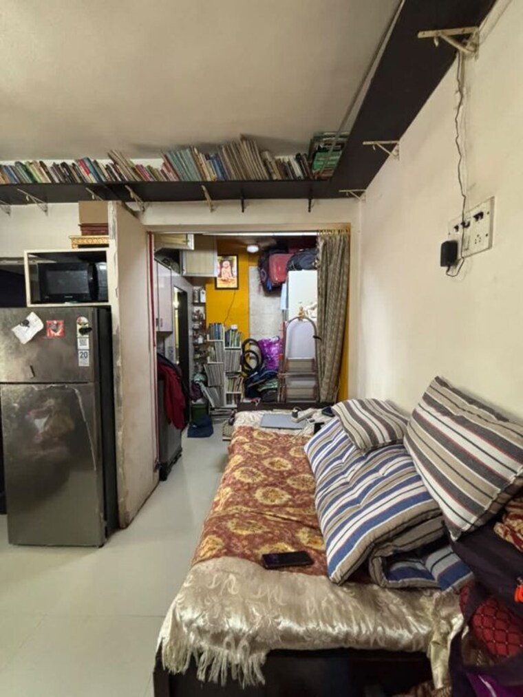 Room, yamuna-chs-dahisar-east 1 RK 280 Sq.Yd. Apartment In Dahisar East Mumbai 10455633