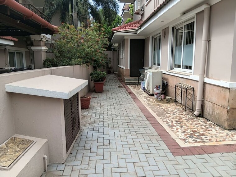Balcony, porvorim 4 Bedroom 2500 Sq.Ft. Villa In Porvorim Goa 10455634