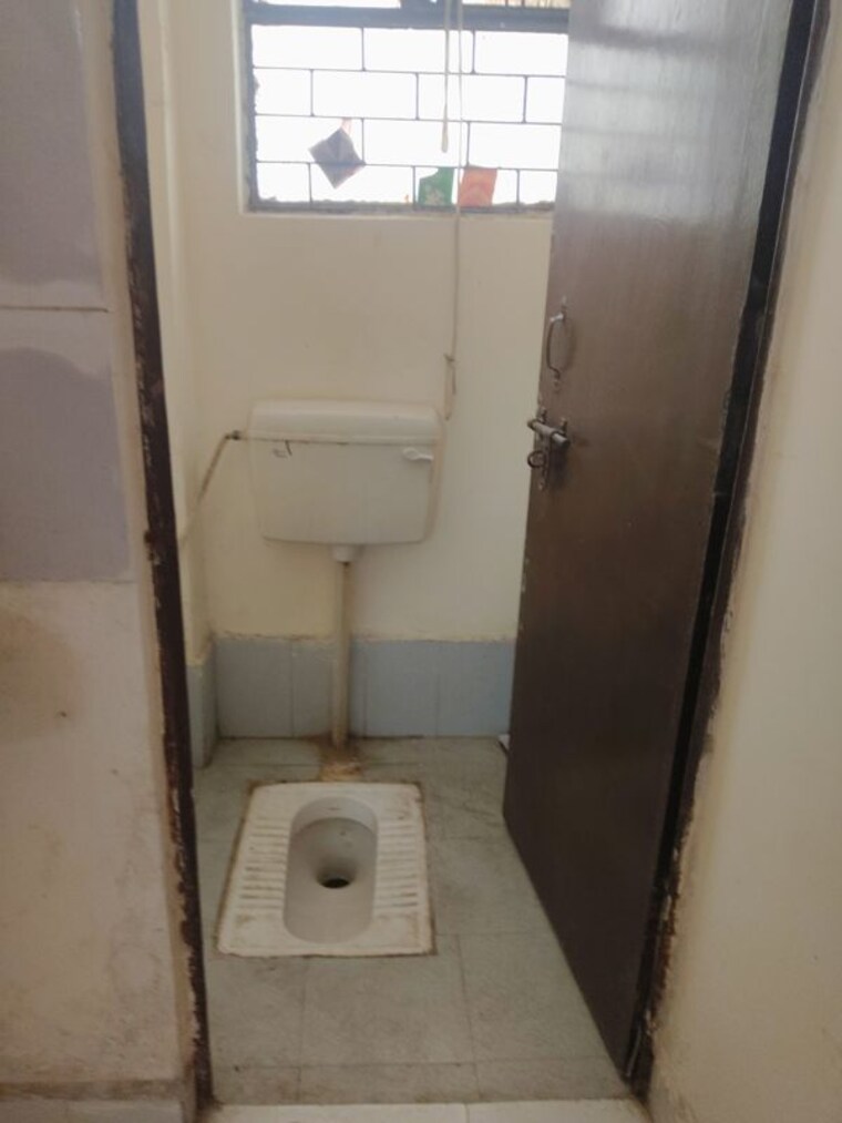 Bathroom, upavp-brahmputra-enclave 1 Bedroom 350 Sq.Ft. Builder Floor In Siddharth Vihar Ghaziabad 10455614