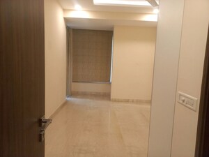 Room in 4 BHK Apartment at Ambience Tivertone, Sector 50 – for Rent