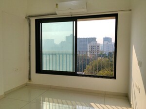 Room in 2 BHK Apartment at Avant Hillway, Goregaon East – for Rent