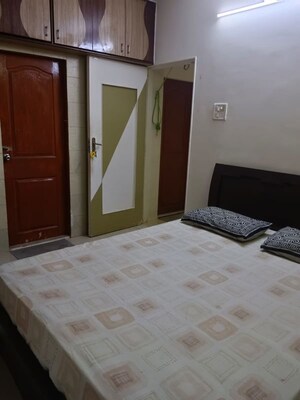 Bedroom in 2 BHK Apartment at Manish Tower, Andheri West – for Rent