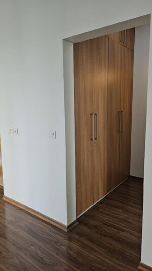 Room in 3.5 BHK Apartment at Emaar MGF The Palm Drive Studios, Sector 66 – for Rent