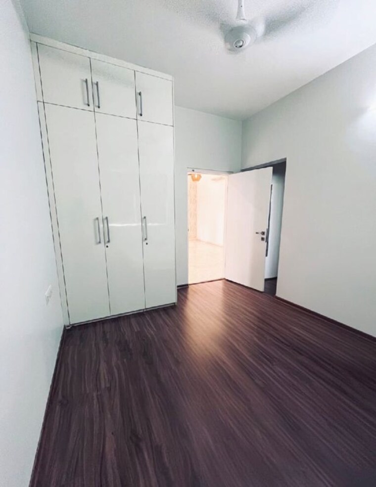 Room, emaar-mgf-the-palm-drive-studios 3.5 Bedroom 1950 Sq.Ft. Apartment In Sector 66 Gurgaon 10455690