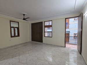 Room in 2 BHK Builder Floor at Saket – for Rent
