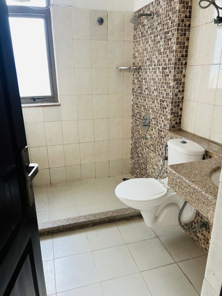 Bathroom, unitech-the-residences-gurgaon 3 Bedroom 1545 Sq.Ft. Apartment In Sector 33 Gurgaon 10455724