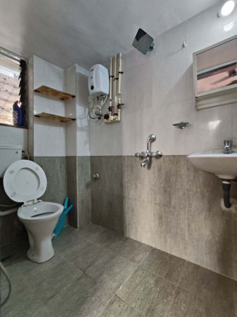 Bathroom, crystal-tower 2 Bedroom 850 Sq.Ft. Apartment In Parel Mumbai 10455733
