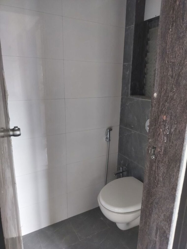 Bathroom, gurukrupa-marina-enclave-wing-k-and-l-phase-i 2 Bedroom 618 Sq.Ft. Apartment In Malad West Mumbai 10455655