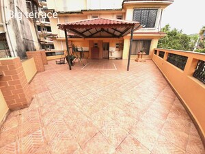 Parking in 4 BHK Apartment at Santa Inez – for Rent