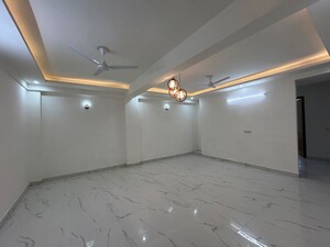 Room in 3 BHK Builder Floor at Saket – for Rent