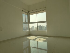 Room in 1 BHK Apartment at Gala Swayam, Mahim West – for Rent