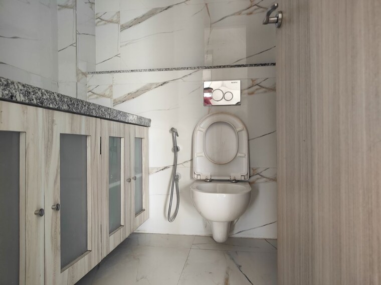 Bathroom, gala-swayam 1 Bedroom 450 Sq.Ft. Apartment In Mahim West Mumbai 10455762