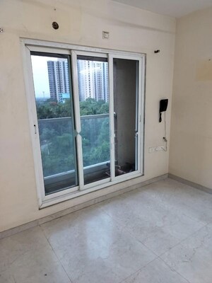 Room in 1.5 BHK Apartment at Dosti West County, Balkum Pada – for Rent
