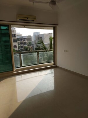 Room in 4 BHK Apartment at Navin Nagar – for Sale
