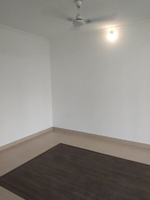 Room in 4 BHK Apartment at Navin Nagar – for Sale