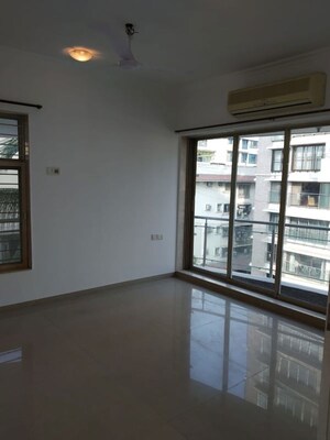 Room in 4 BHK Apartment at Navin Nagar – for Sale
