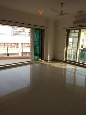 Room in 4 BHK Apartment at Navin Nagar – for Sale