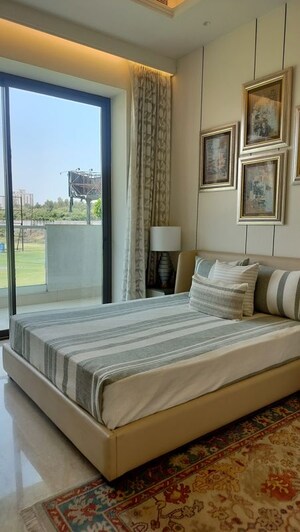 Bedroom in 4 BHK Builder Floor at DLF Royale Residences, Dlf Phase I – for Sale