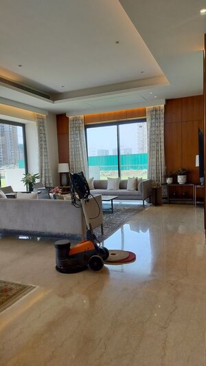 Living Room in 4 BHK Builder Floor at DLF Royale Residences, Dlf Phase I – for Sale