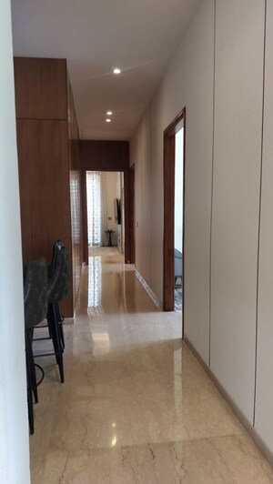 Building Lobby in 4 BHK Builder Floor at DLF Royale Residences, Dlf Phase I – for Sale