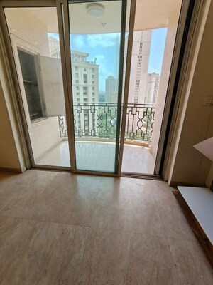 Room in 3 BHK Apartment at Hiranandani Estate Spring Hill, Ghodbunder Road – for Sale