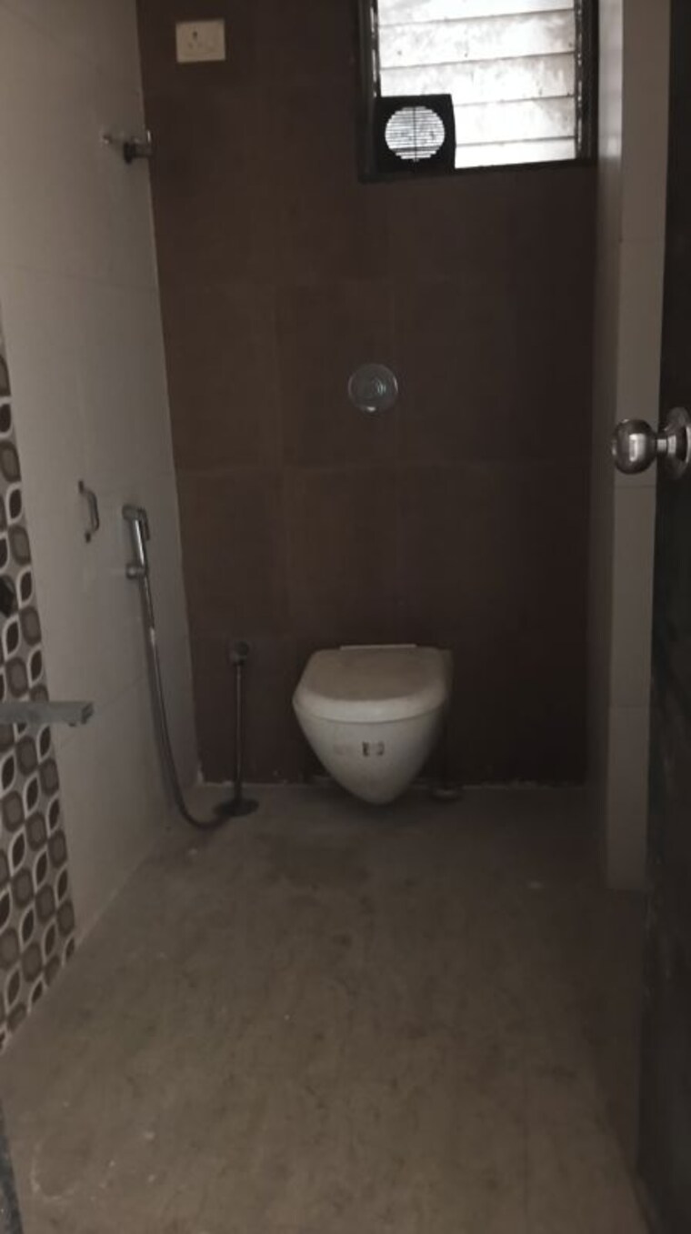 Bathroom, sr-thakur-residency 3 Bedroom 1500 Sq.Ft. Apartment In Ulwe Navi Mumbai 10455873