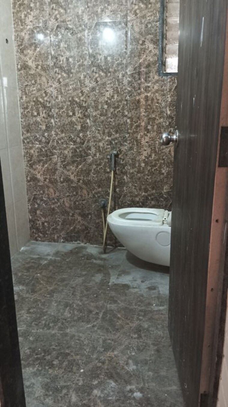 Bathroom, sr-thakur-residency 3 Bedroom 1500 Sq.Ft. Apartment In Ulwe Navi Mumbai 10455873