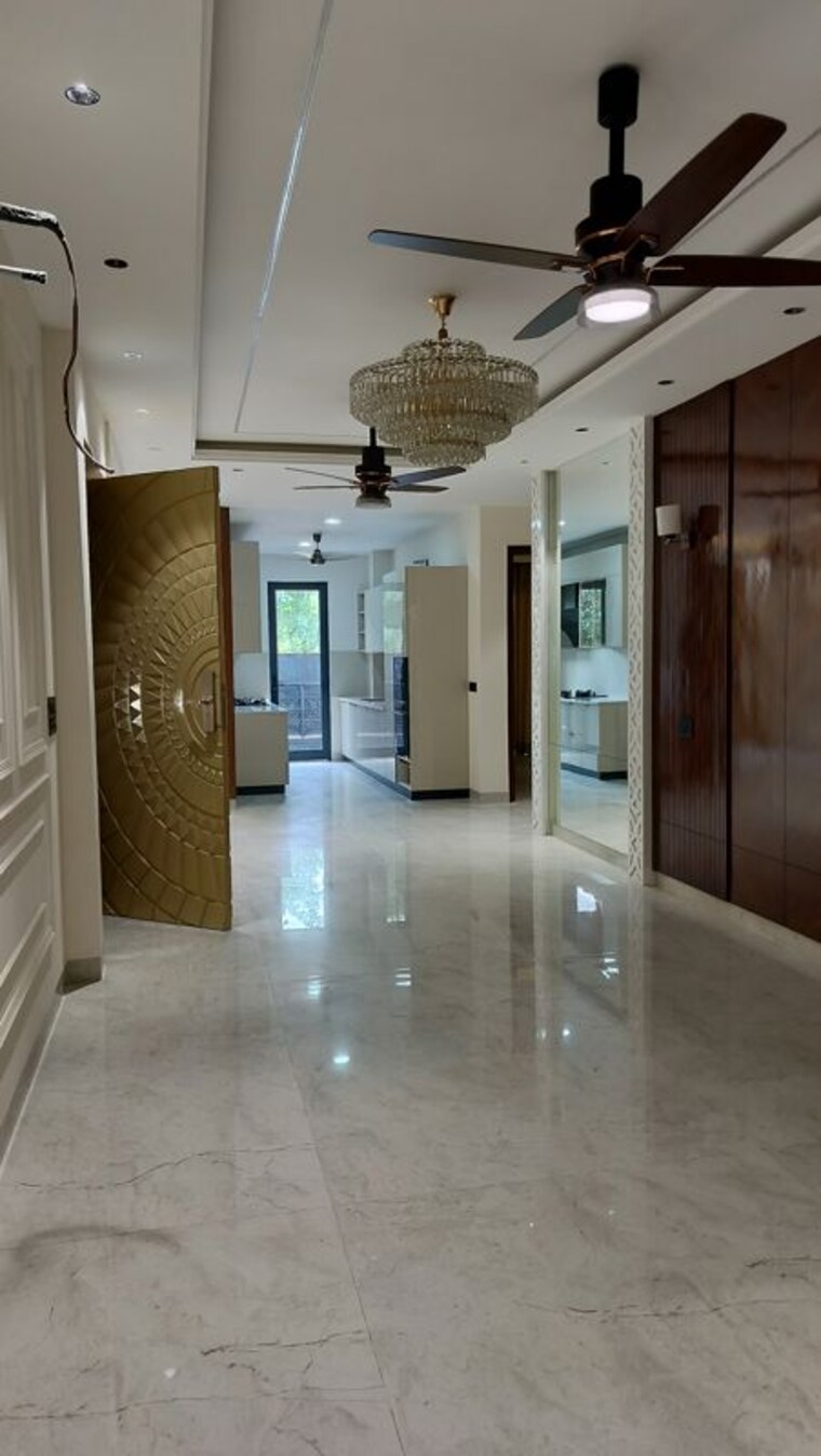 Living Room, skc-elite-homes 4 Bedroom 2700 Sq.Ft. Builder Floor In Dlf Phase ii Gurgaon 10455891
