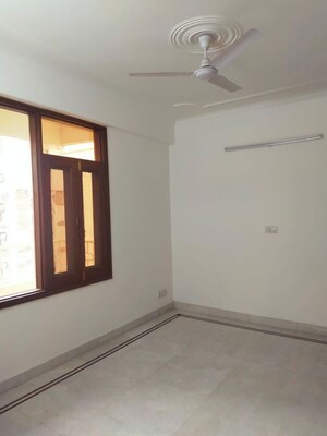 Room in 5 BHK Apartment at Hamdam Apartment, Sector 18 Dwarka – for Rent
